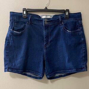 Levi's shorts womens size 16 dark wash denim 4" inseam classic
